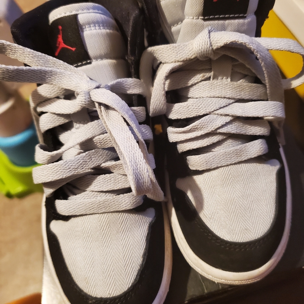 Like new authentic retro 1 jordans